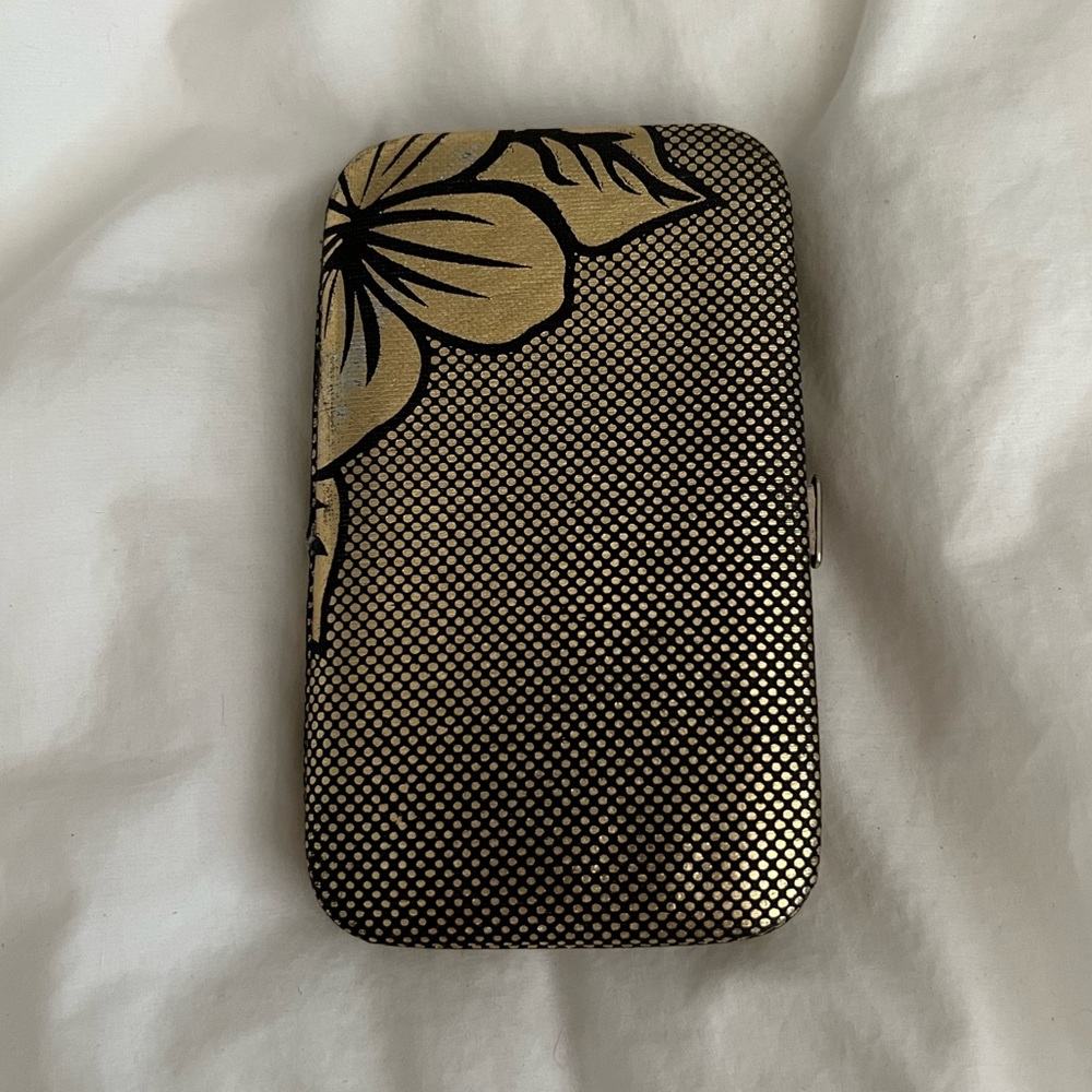 NWOT URBAN OUTFITTERS Gold & Black Card Holder